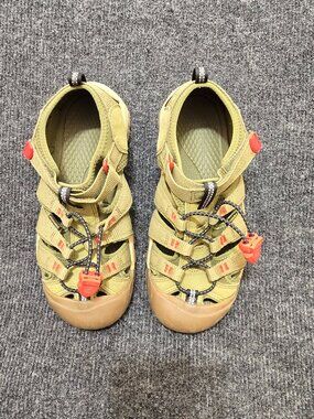 KEEN Newport H2 Sandals Women’s Size 4 EU 36 Olive Green Closed Toe Hiking Water